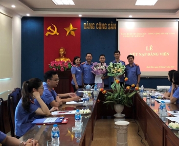 Chi bộ Viện KSND huyện Hoài Đức kết nạp Đảng viên  cho các đồng chí quần...